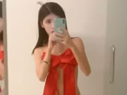 Selfie de menina chinesa peituda